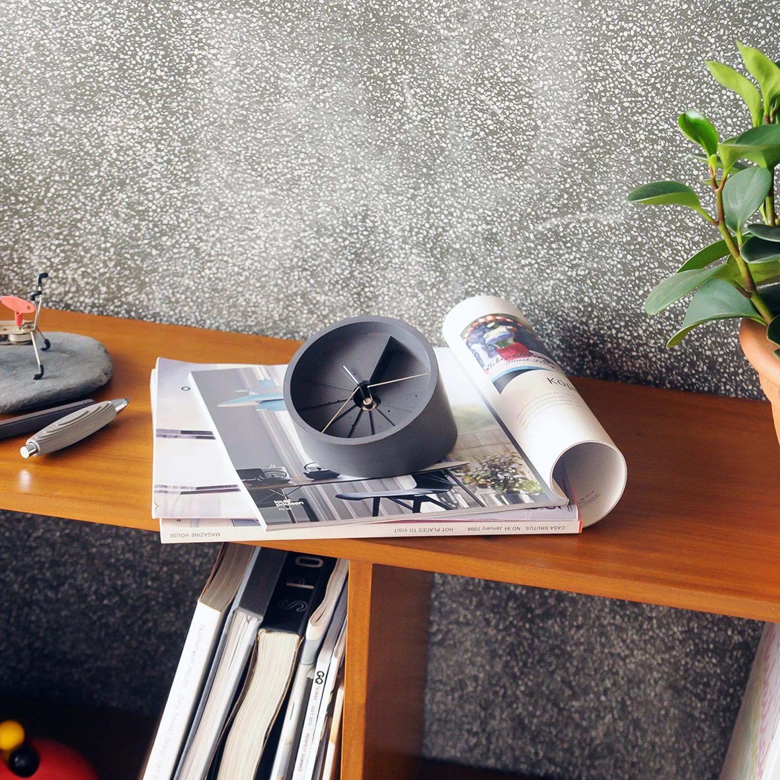 4d Design Clock 22 Design Studio - 4th Dimension Concrete Desk Clock | Gessato Design Store