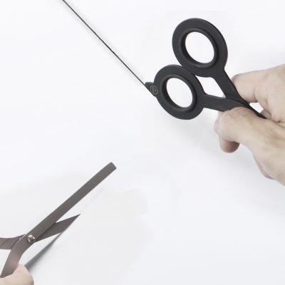 standing-scissors-with-base-black-2