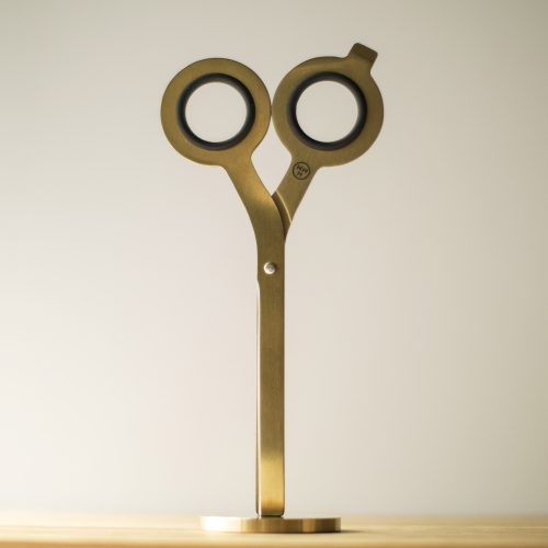 standing-scissors-with-base-gold-2