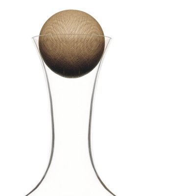 red-wine-carafe-with-oak-stopper-3