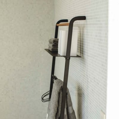 tower-leaning-ladder-with-shelf-black-3