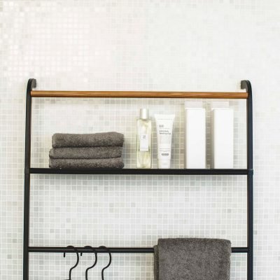 tower-leaning-ladder-with-shelf-black-4