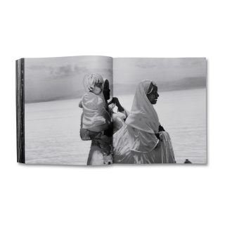 incoming-richard-mosse-4