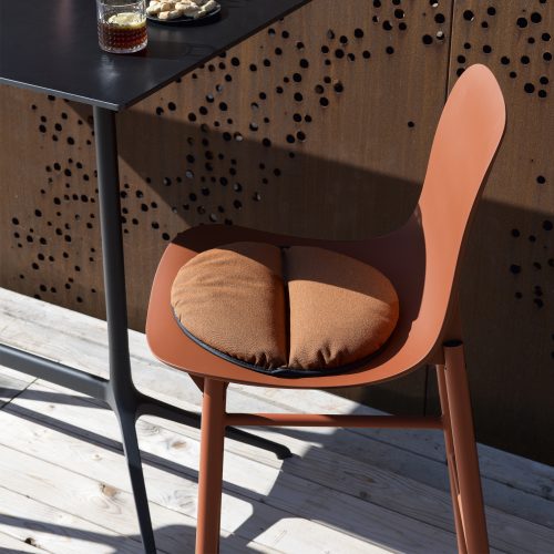 sharky-outdoor-stool-high back-1