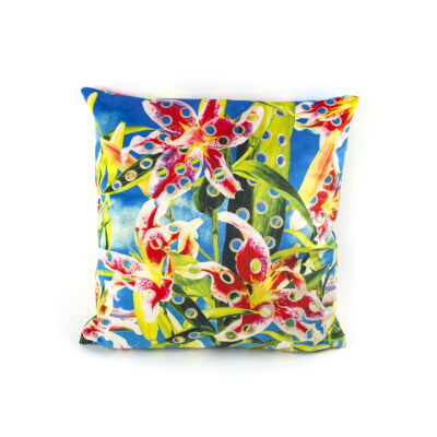 flower-with-holes-pillow-1