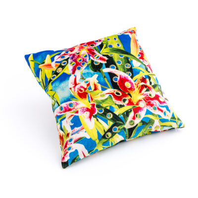 flower-with-holes-pillow-2