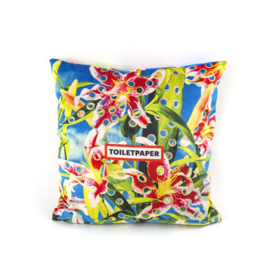 flower-with-holes-pillow-3