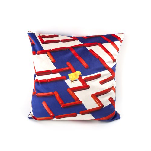 labyrinth-pillow-1