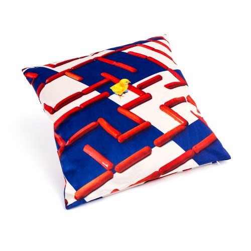 labyrinth-pillow-2