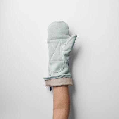 Grey mittens for baking