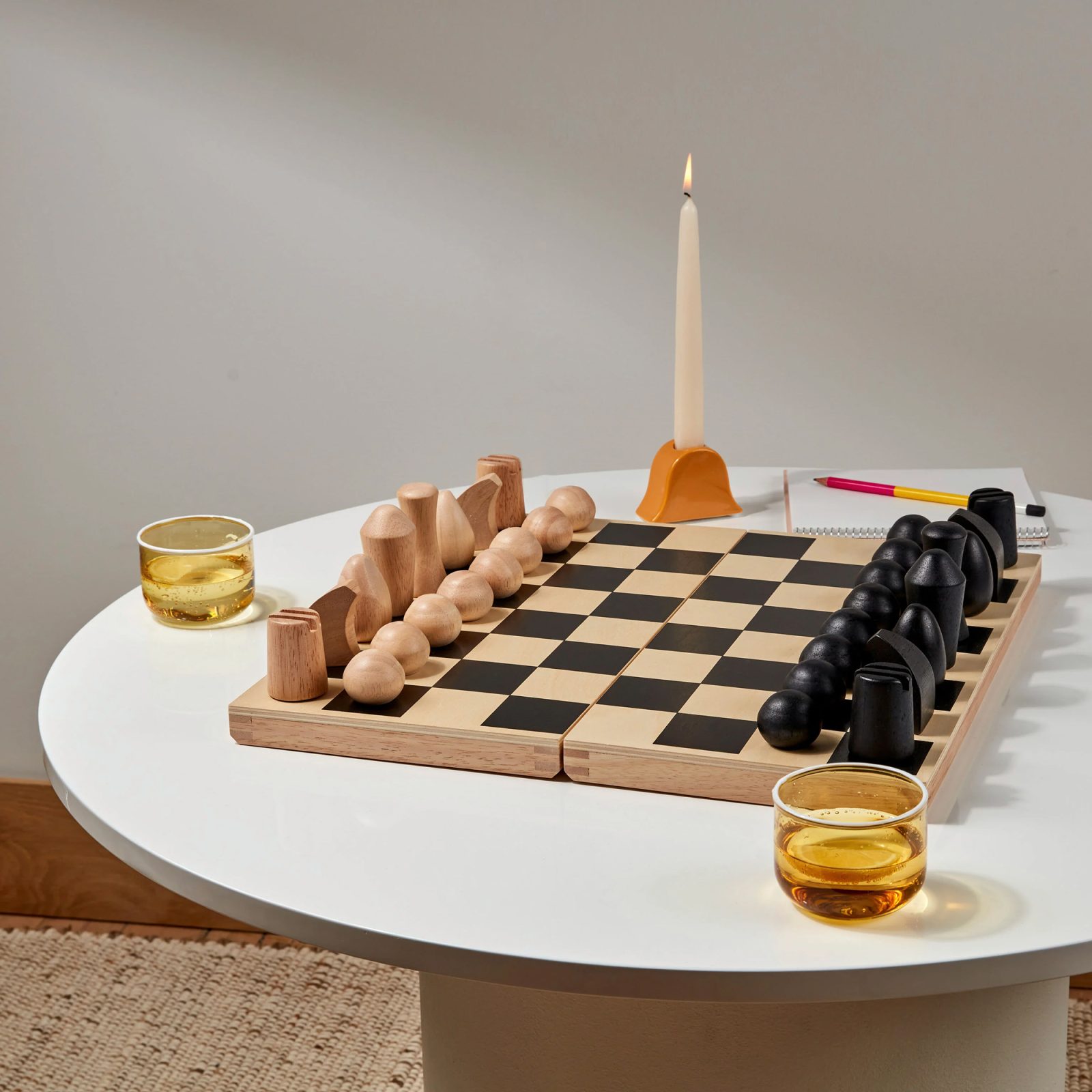  Three or Four Players Chess Set：A Leather Game Mat +