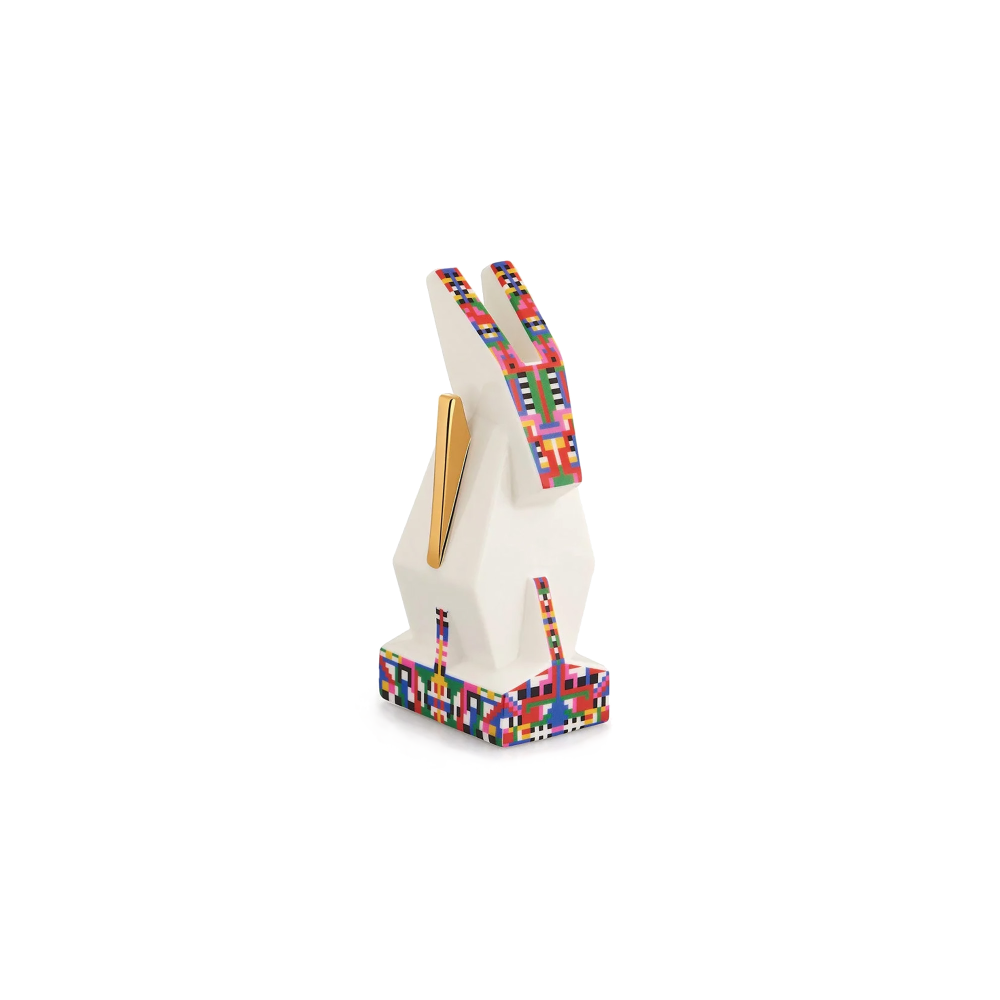 How to make a christmas tree stand out