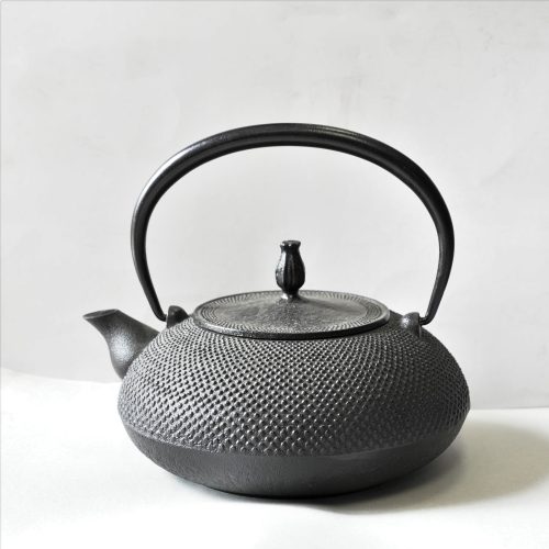 Hiramaru Arare Nambu Tekki Iron Kettle - Gessato Design Store