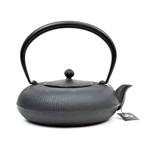 Standing Nambu Tekki Iron Kettle - Gessato Design Store