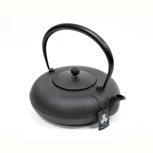 Standing Nambu Tekki Iron Kettle - Gessato Design Store