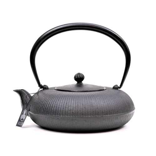 Standing Nambu Tekki Iron Kettle - Gessato Design Store