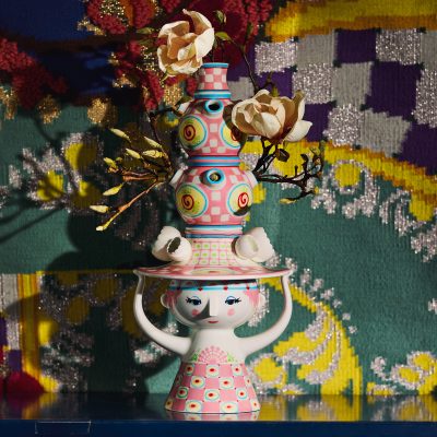 lady-with-hat-vase-pink-gessato-2