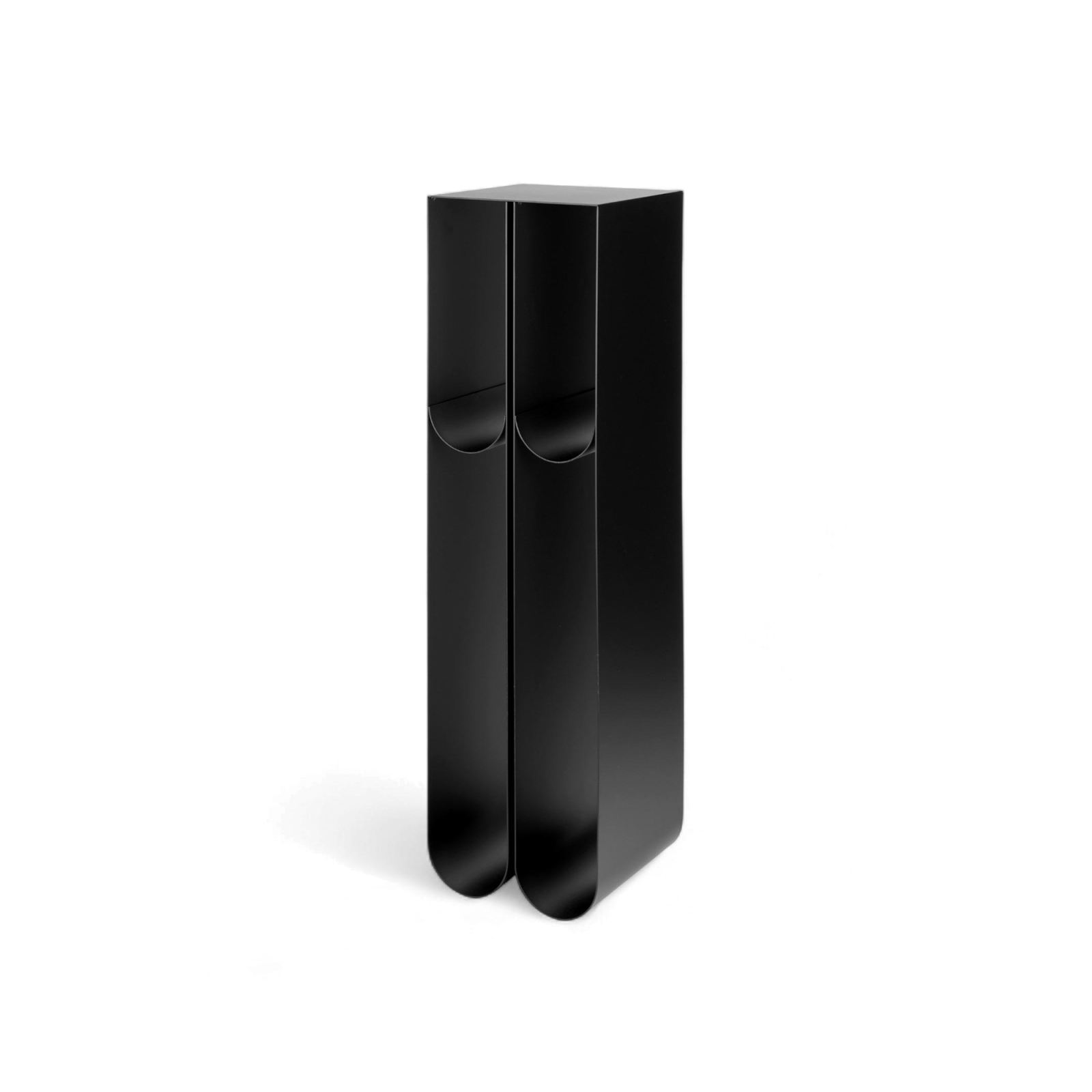 kristina-dam-curved-pedestal-gessato-1