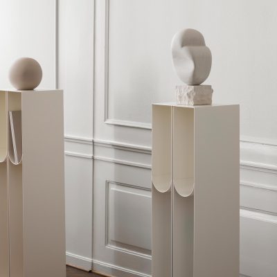 kristina-dam-curved-pedestal-gessato-2