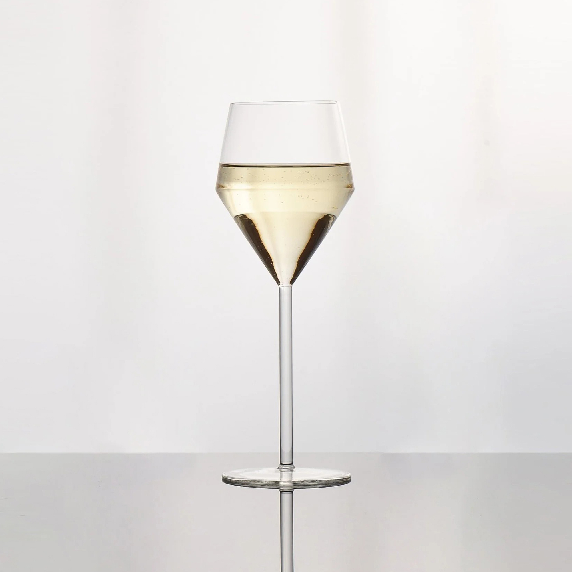 Aaron Probyn - Juniper White Wine Glass, Set of 2 | Gessato Design Store