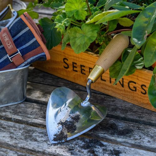 sophie-conran-heart-trowel-5