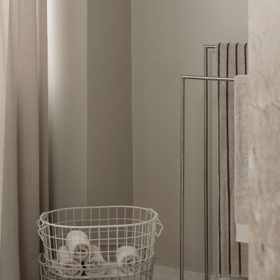 blomus-modo-free-standing-towel-rack-gessato-10