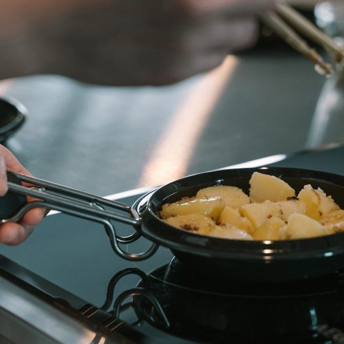 skillet-plate-and-self-pot-18