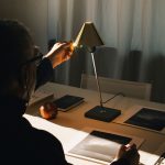 santa-and-cole-gira-table-lamp-gessato-4