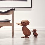 architectmade-giant-duck-duckling-teak-sculptures-set-of-2-gessato-5