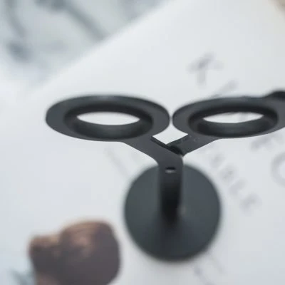 standing-scissors-with-base-black-3
