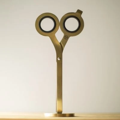 standing-scissors-with-base-gold-2