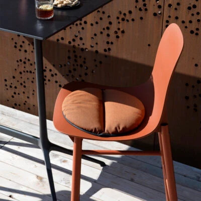 sharky-outdoor-stool-high back-1