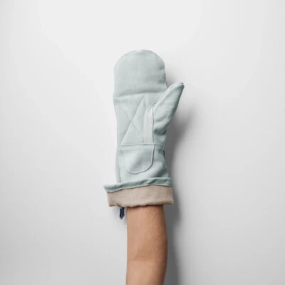Grey mittens for baking