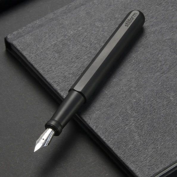 Stilform - Stilform Aluminum Fountain Pen, Warp Black | Gessato