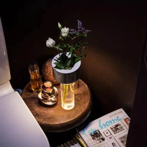 foscarini-fleur-vase-and-portable-lamp-gessato-5