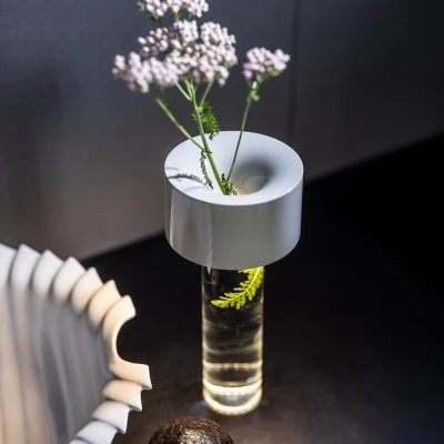 foscarini-fleur-vase-and-portable-lamp-gessato-6