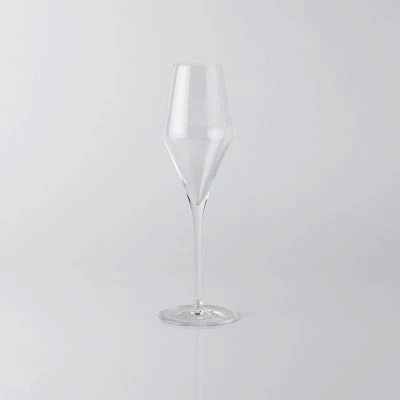 q2-glasses-flute-