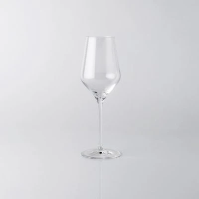 q2-glasses-white-wine