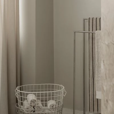 blomus-modo-free-standing-towel-rack-gessato-10